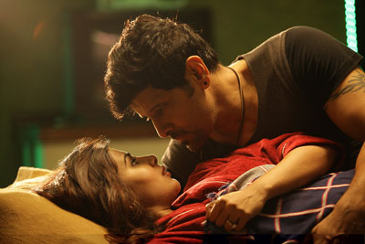 Samantha And Vikram Stills From Movie 10